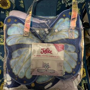 Purple and blue butterfly reversible twin/full comforter set!